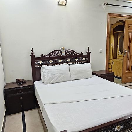 Butt Lodges 2 Islamabad Ngoại thất bức ảnh