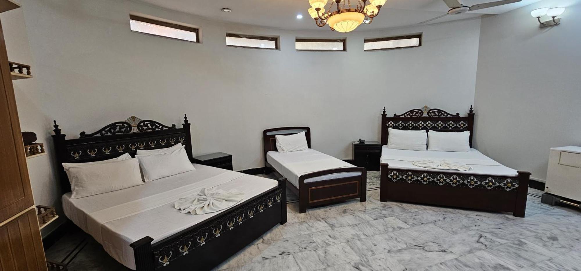 Butt Lodges 2 Islamabad Ngoại thất bức ảnh