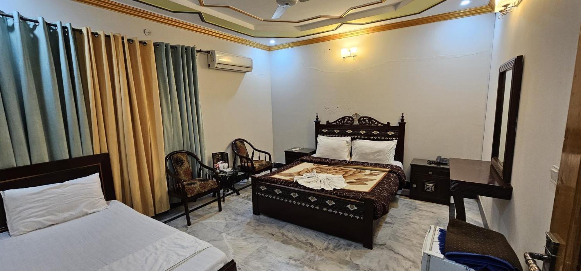 Butt Lodges 2 Islamabad Ngoại thất bức ảnh