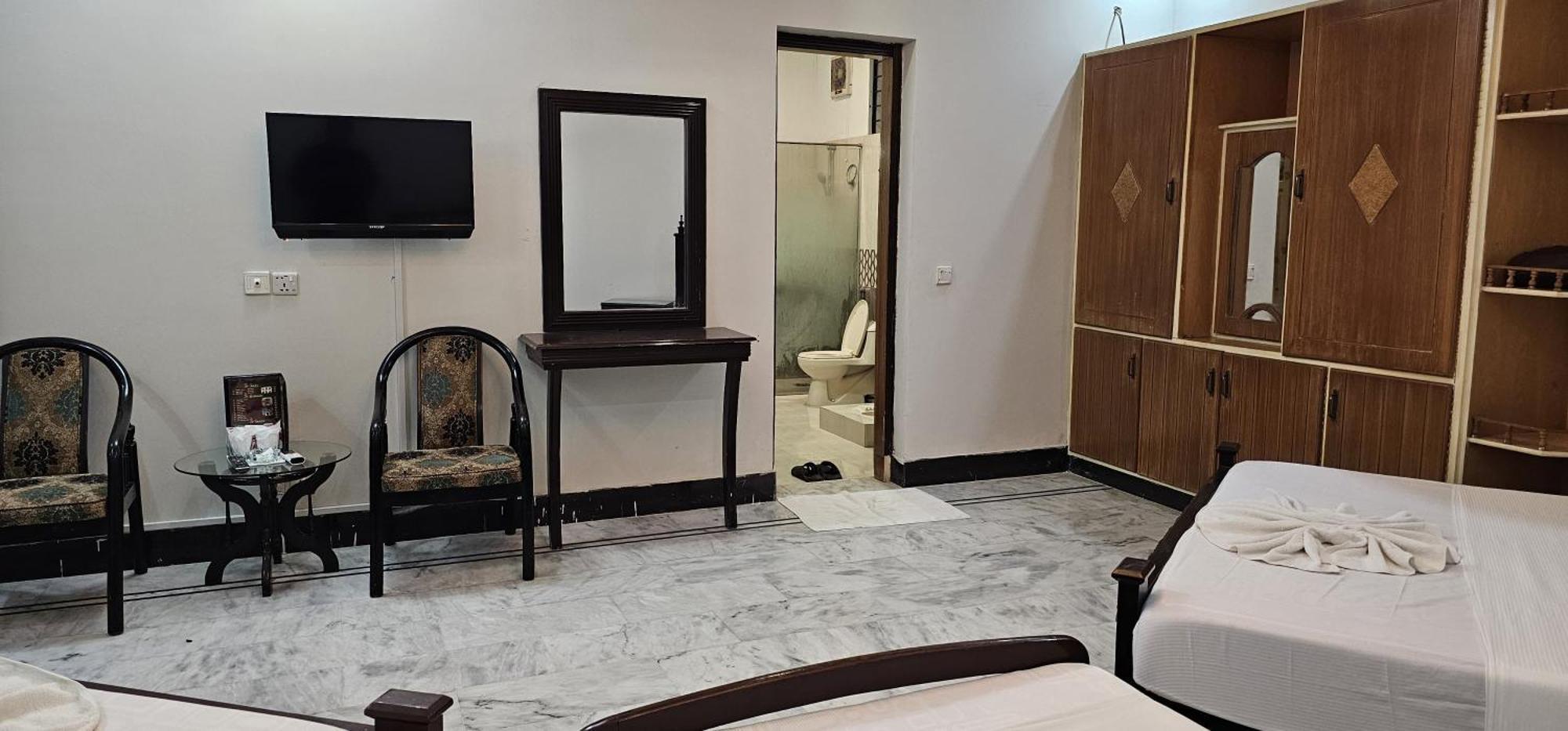 Butt Lodges 2 Islamabad Ngoại thất bức ảnh