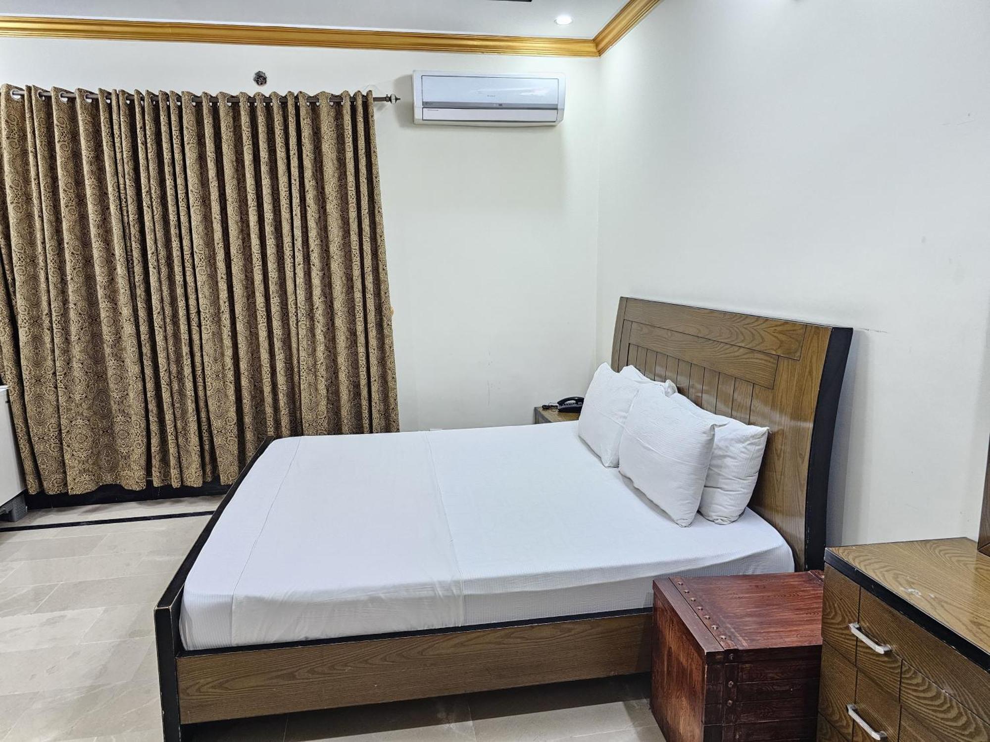 Butt Lodges 2 Islamabad Ngoại thất bức ảnh