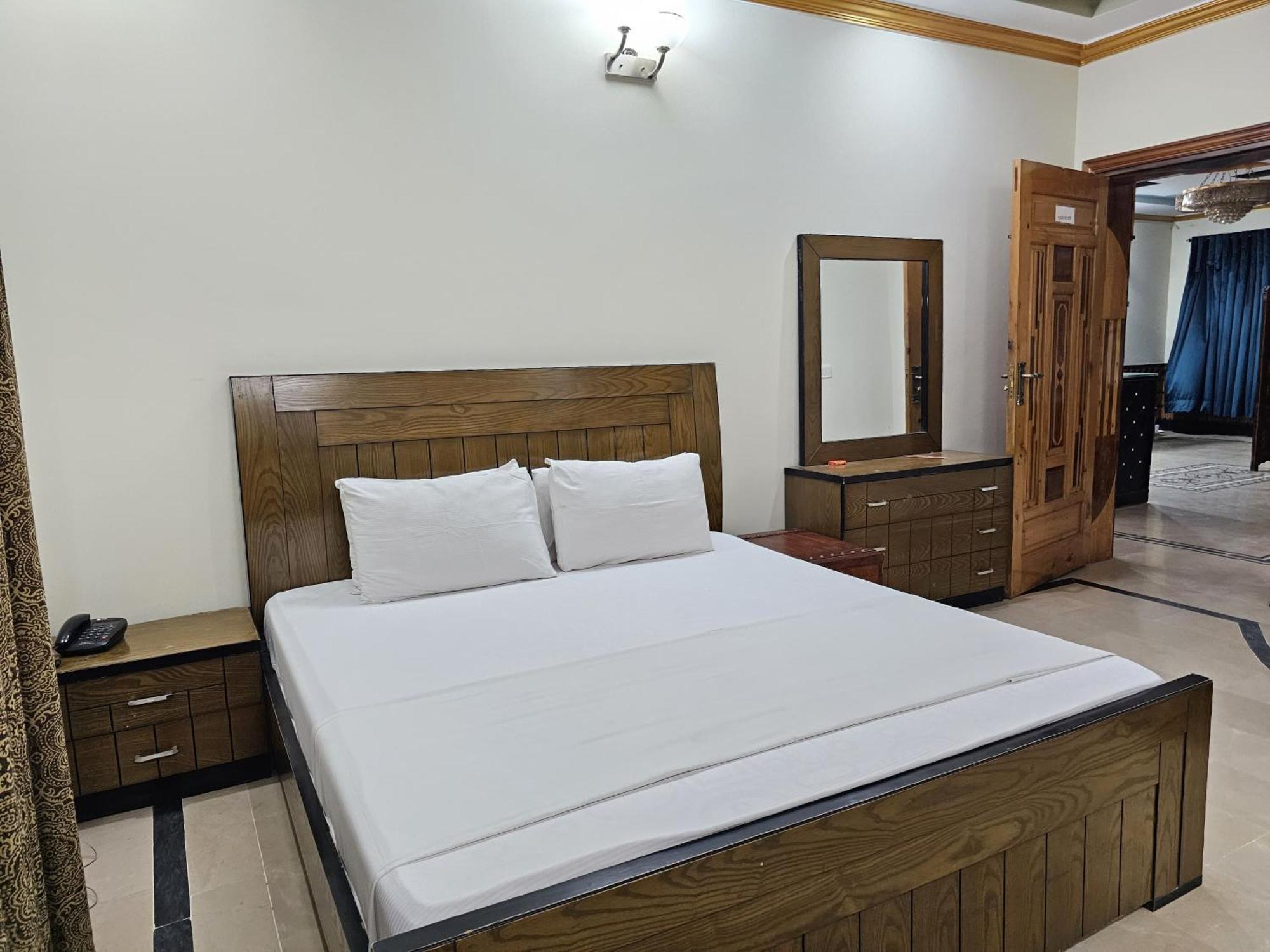 Butt Lodges 2 Islamabad Ngoại thất bức ảnh