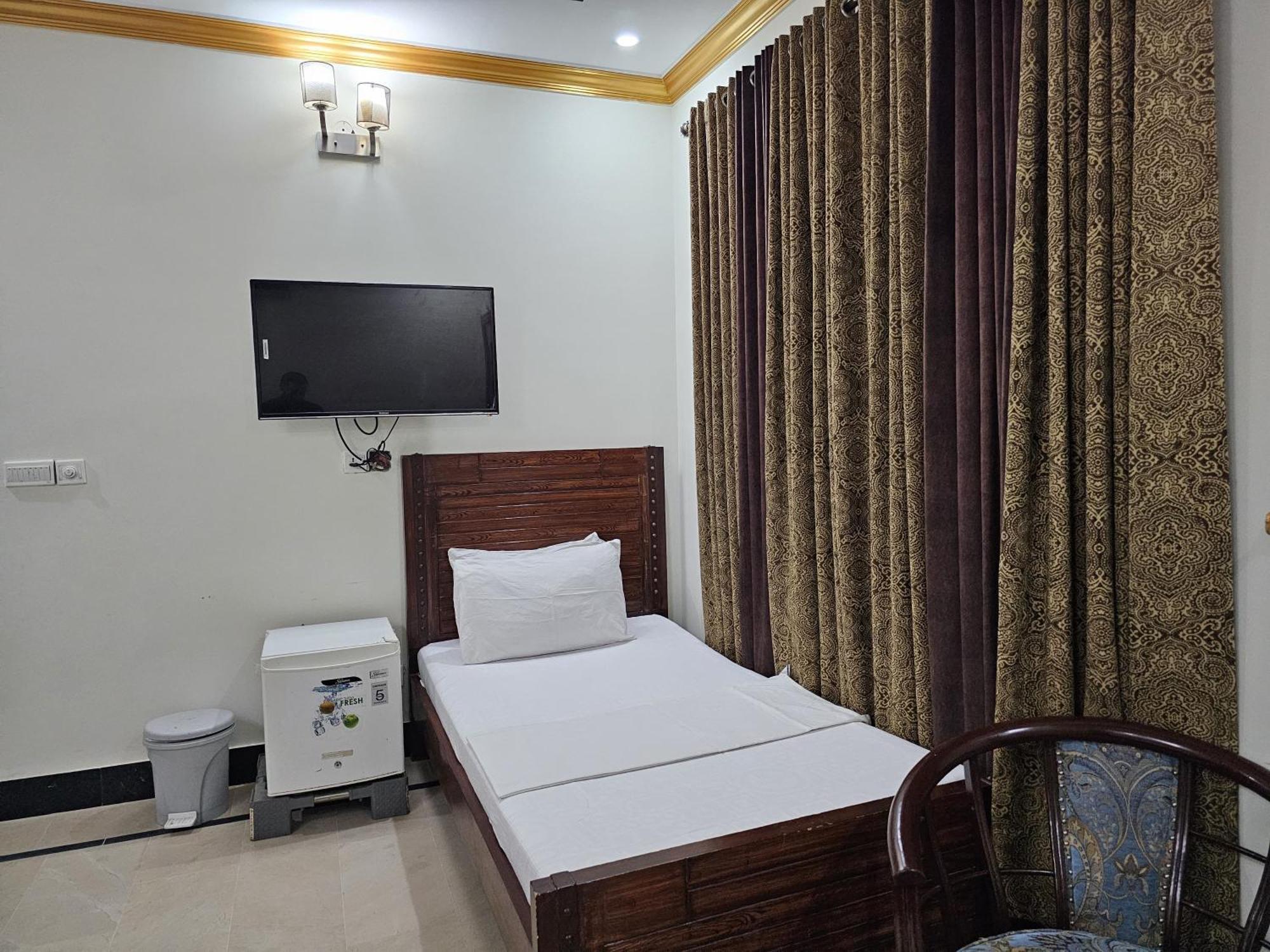 Butt Lodges 2 Islamabad Ngoại thất bức ảnh