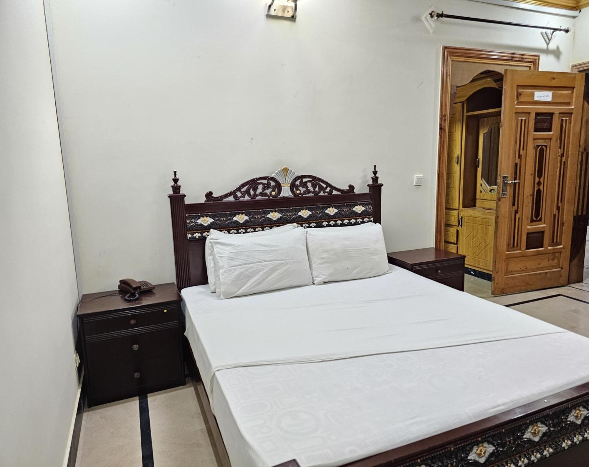 Butt Lodges 2 Islamabad Ngoại thất bức ảnh