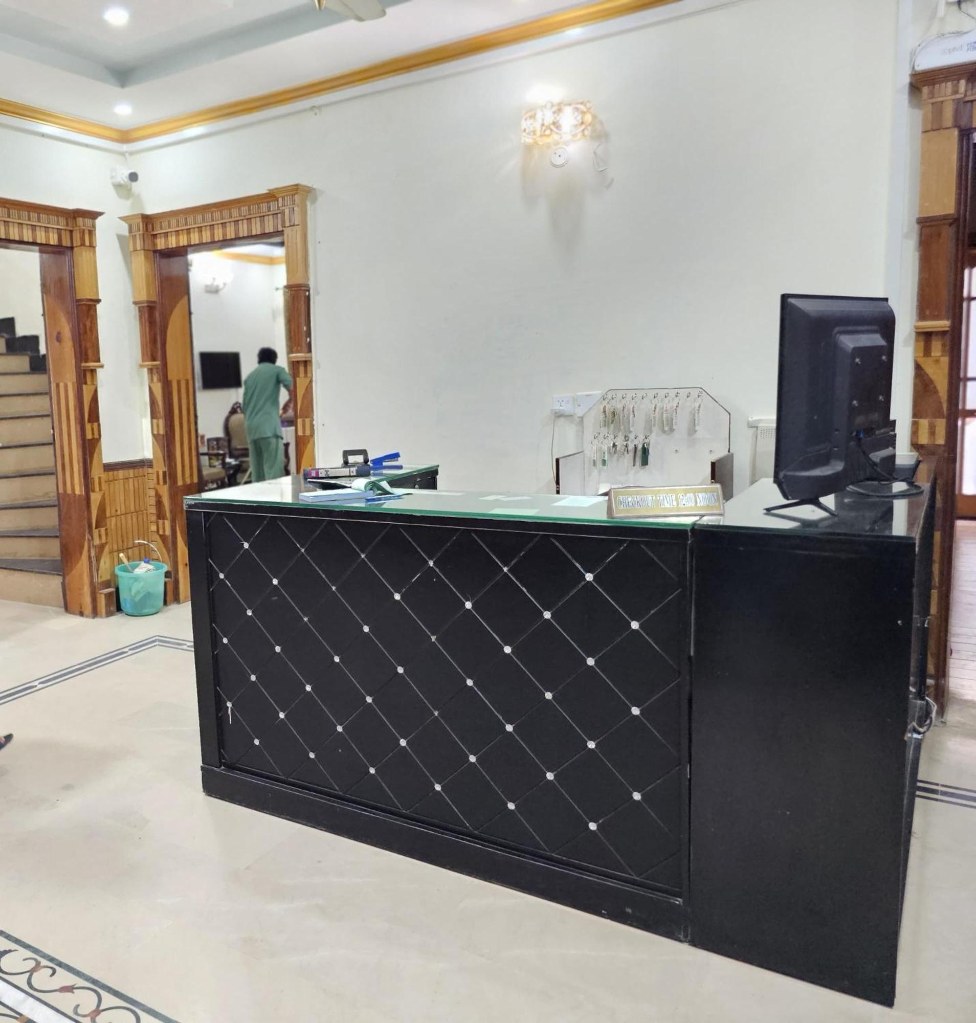 Butt Lodges 2 Islamabad Ngoại thất bức ảnh